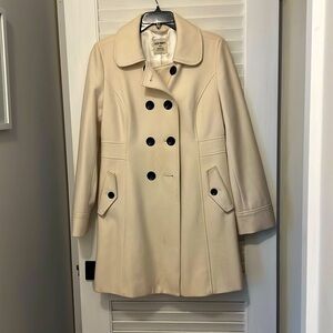 White/cream women’s pea coat from Old Navy. Gently used.